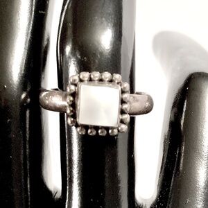 Spring SALE 🌼 925 Silver Mother of Pearl size 8 vintage ring